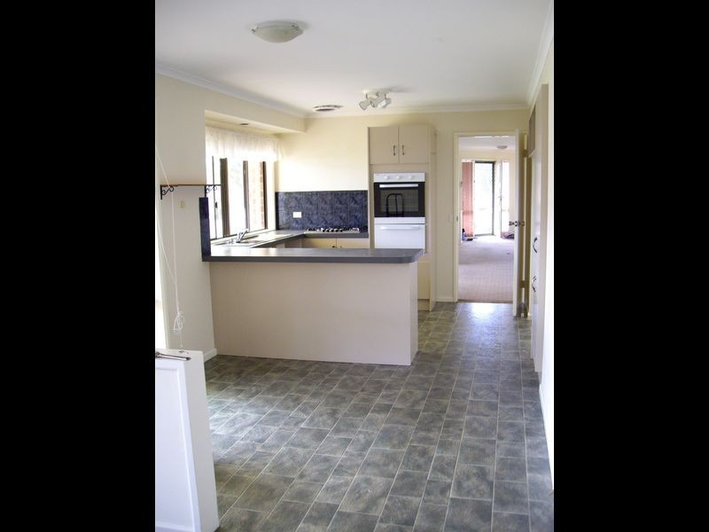 18 Douglas Drive, Mount Barker SA 5251