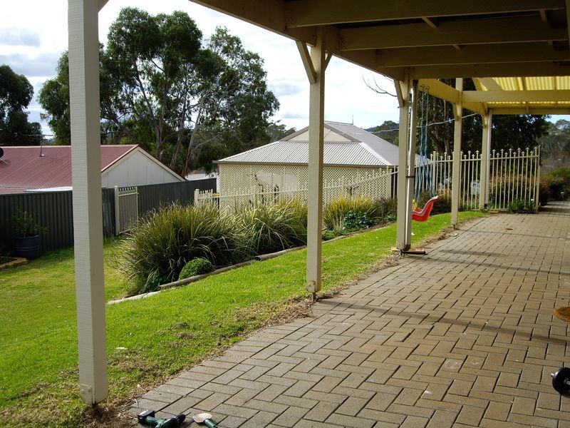 18 Douglas Drive, Mount Barker SA 5251
