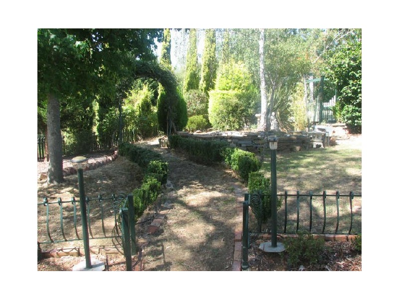 8 Hereford Avenue, Hahndorf SA 5245