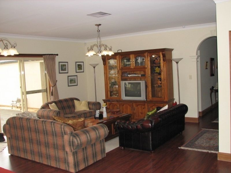 9 Fairfield Road, Mount Barker SA 5251