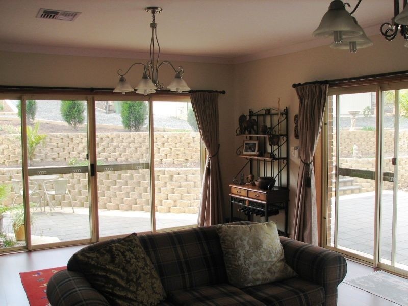 9 Fairfield Road, Mount Barker SA 5251