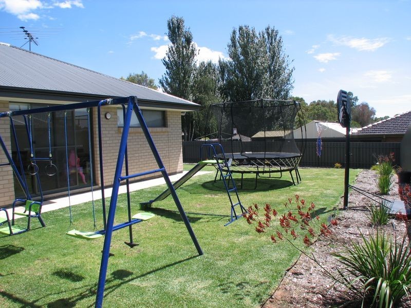 4 Duchess Court, Mount Barker SA 5251