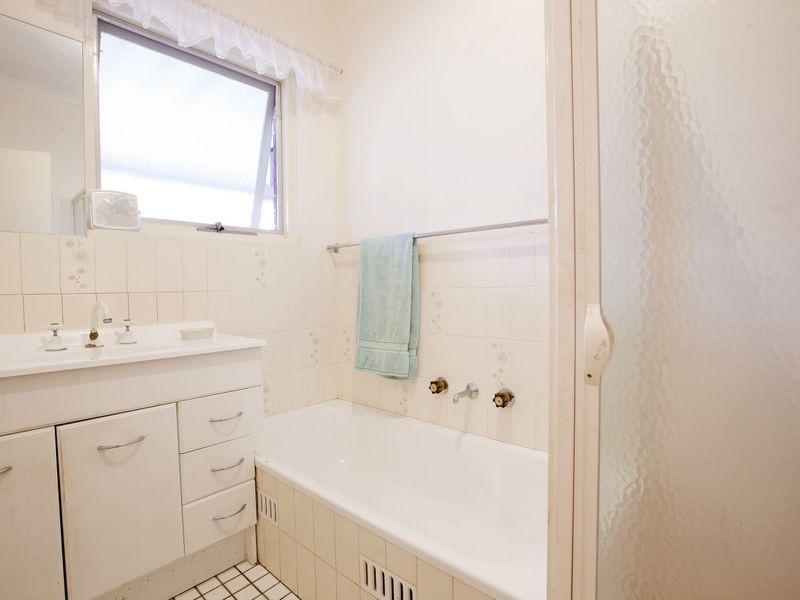 13 & 13B Oliver Court, Mount Barker SA 5251