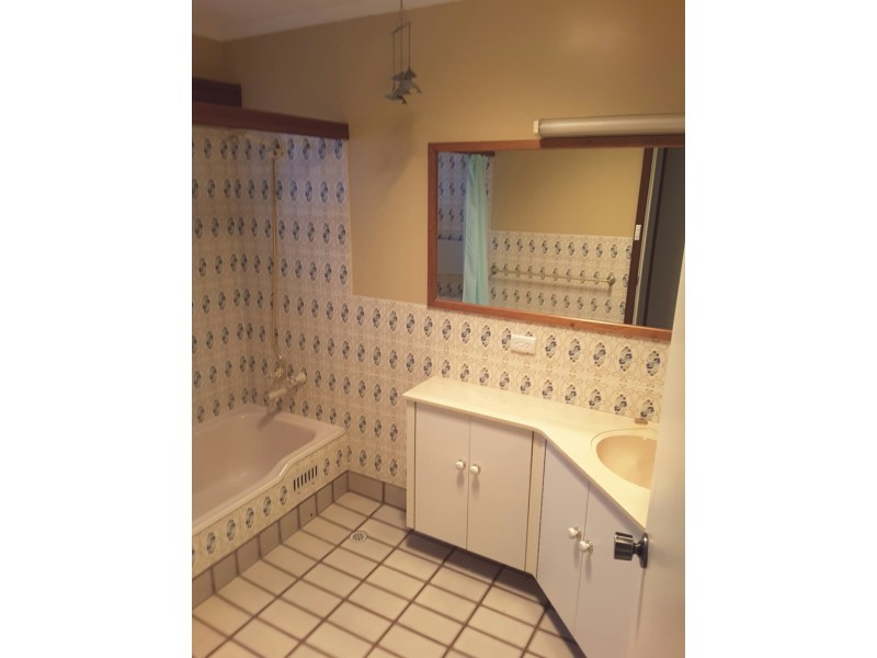 27 Lake Terrace East, Mount Gambier SA 5290