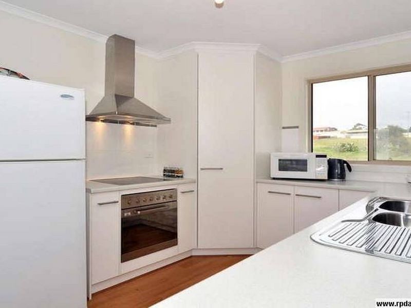 24 Elanora Crescent, Cape Jervis SA 5204