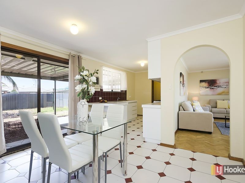 17 Potts Crescent, Burton SA 5110
