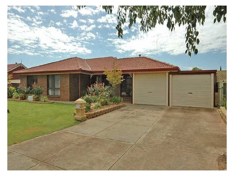 27 President Avenue, Andrews Farm SA 5114