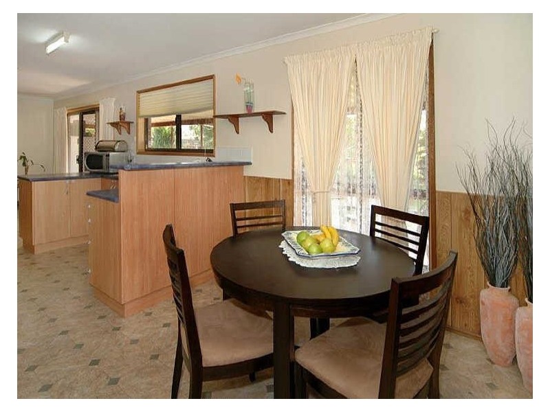 27 President Avenue, Andrews Farm SA 5114