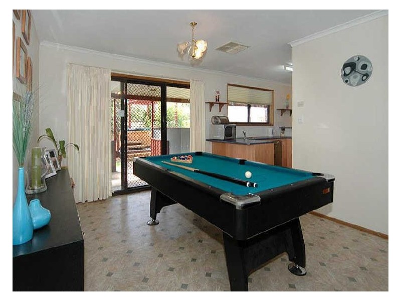 27 President Avenue, Andrews Farm SA 5114