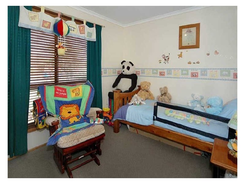 27 President Avenue, Andrews Farm SA 5114