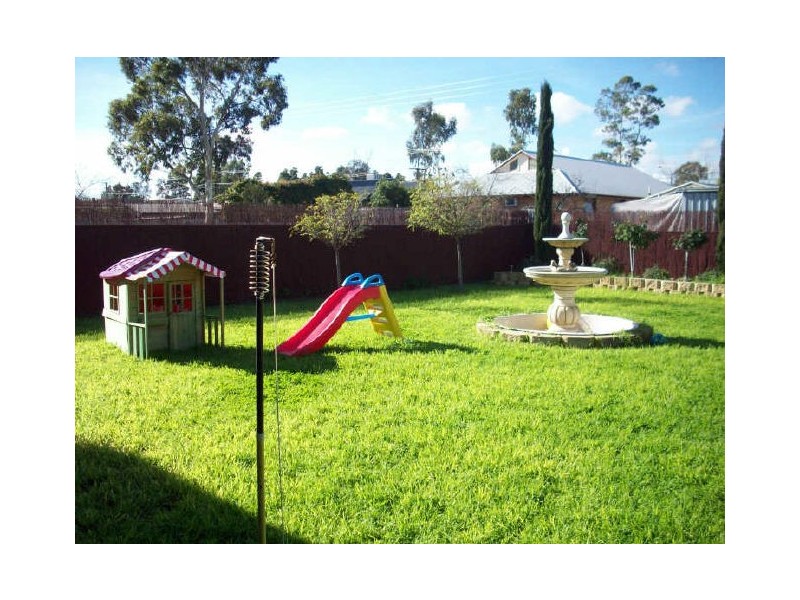 8 Secomb Ave, Parafield Gardens SA 5107