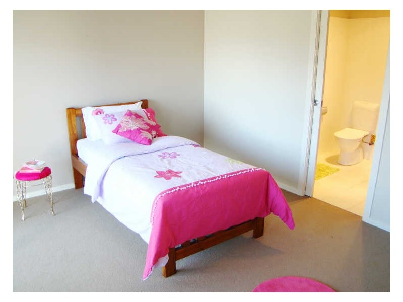 6 Azores Court, Mawson Lakes SA 5095