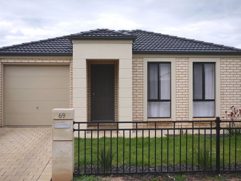 69 Riesling Crescent, Andrews Farm SA 5114