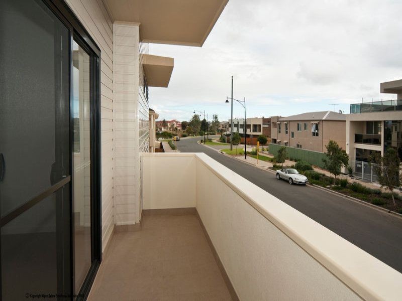 2 MacMillan Avenue, Mawson Lakes SA 5095