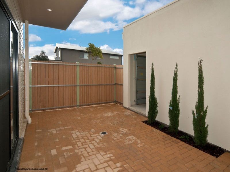 2 MacMillan Avenue, Mawson Lakes SA 5095