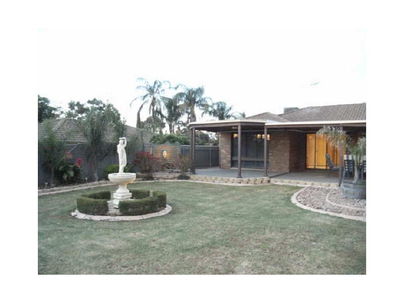 18 Hampton Court, Salisbury East SA 5109