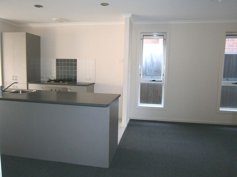 8 Wattlebird Drive, Burton SA 5110