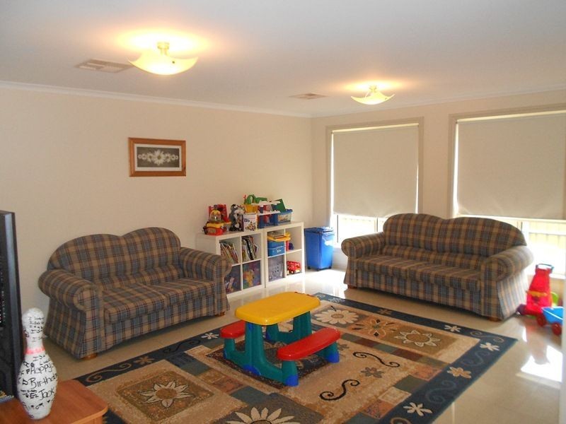 15 Eton Drive, Andrews Farm SA 5114