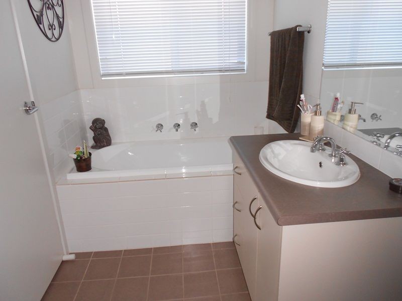 8 Blossom Court, Direk SA 5110