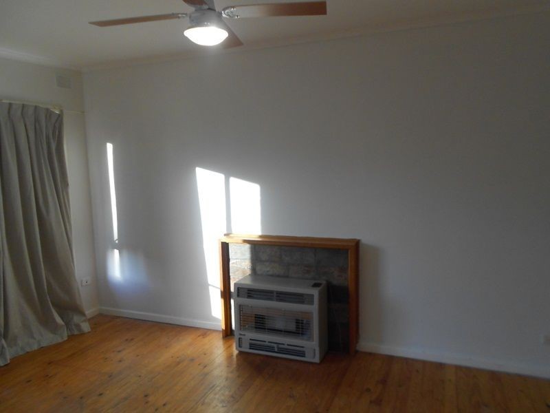 8 Londonderry Avenue, Salisbury Downs SA 5108