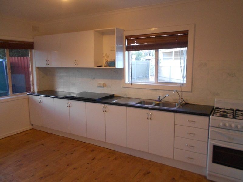 8 Londonderry Avenue, Salisbury Downs SA 5108