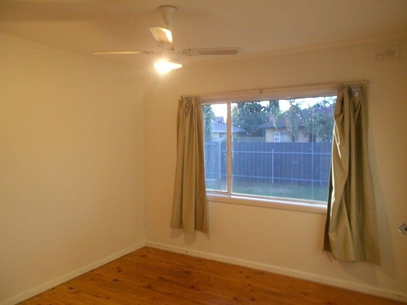 8 Londonderry Avenue, Salisbury Downs SA 5108