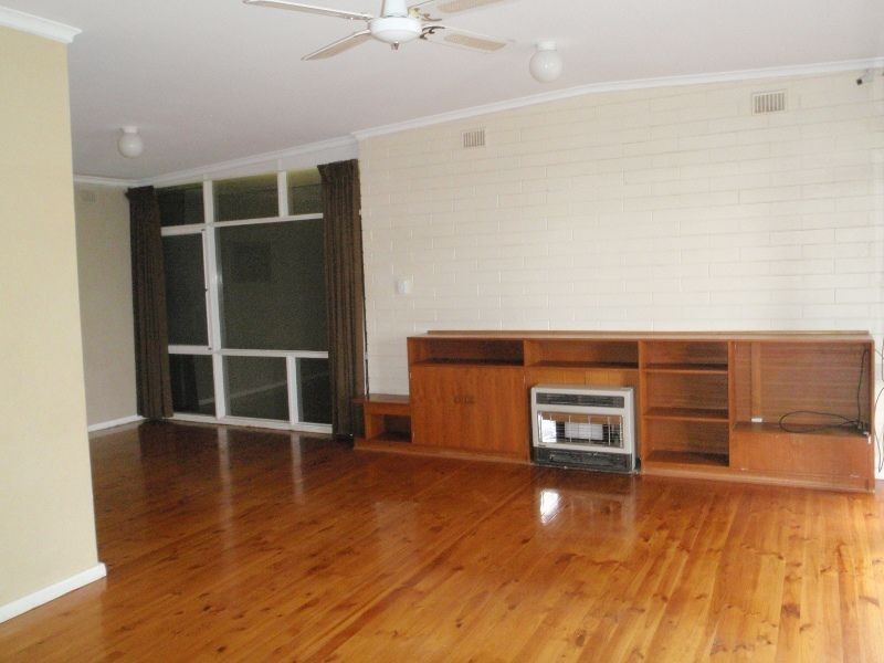 28 Goodwin Court, Para Hills SA 5096