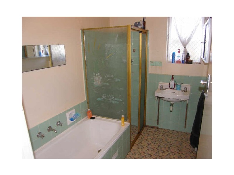 1 Bolton Road, Para Hills SA 5096