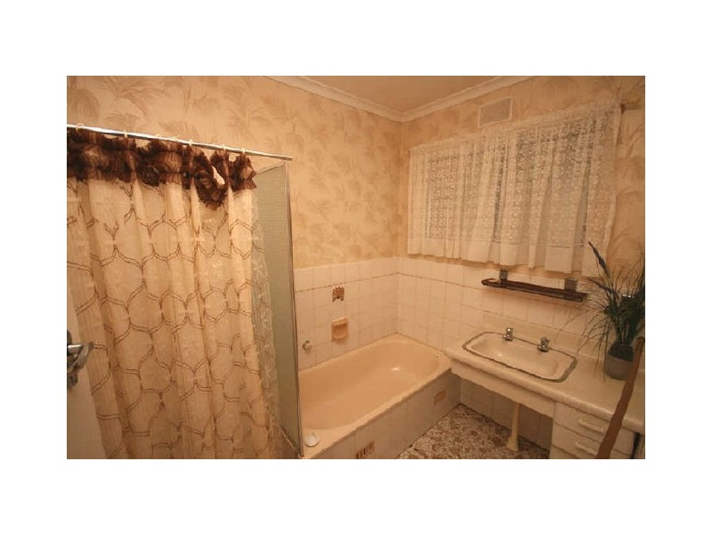 4 Gondola Grove, Para Hills SA 5096