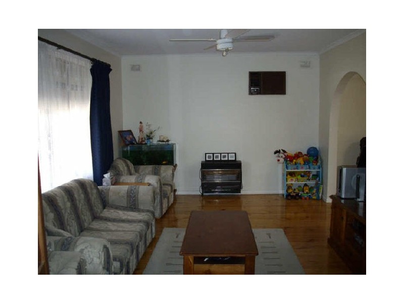 16 Cheltenham Crescent, Salisbury East SA 5109