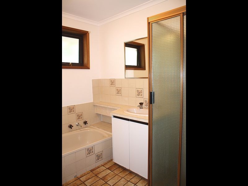 76 Canterbury Drive, Salisbury Heights SA 5109