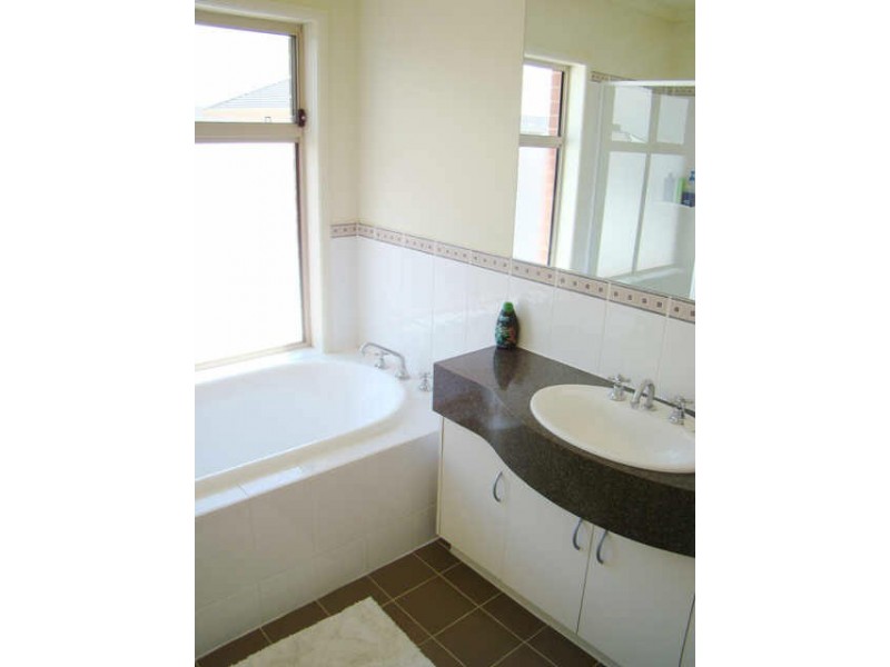 5 Grenada Court, Mawson Lakes SA 5095