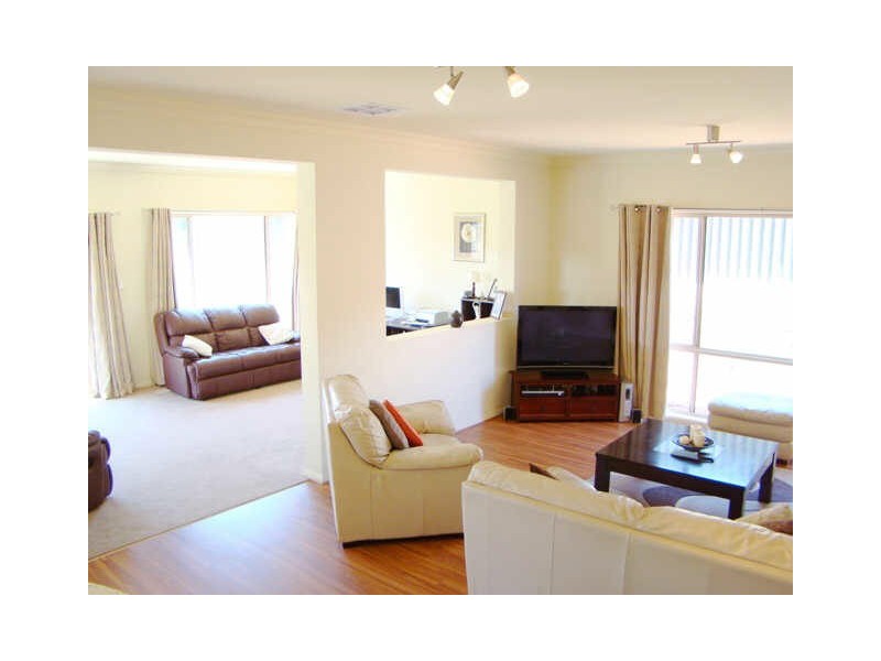 5 Grenada Court, Mawson Lakes SA 5095