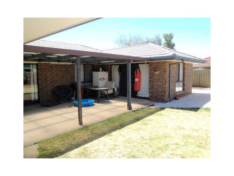 9 General Drive, Paralowie SA 5108