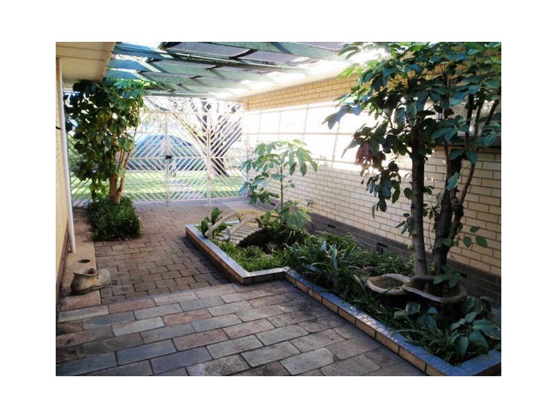 522 Bridge Road, Para Hills West SA 5096