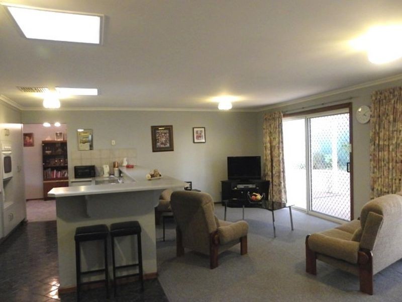 2 Honeysuckle Drive, Hillbank SA 5112