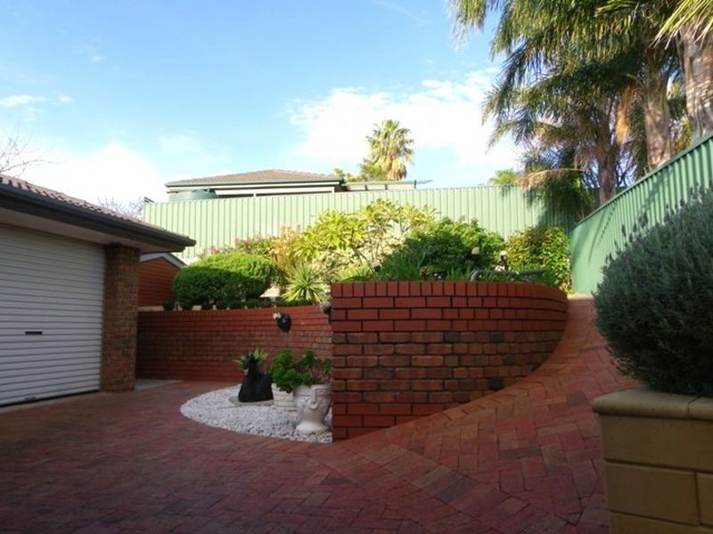 2 Honeysuckle Drive, Hillbank SA 5112
