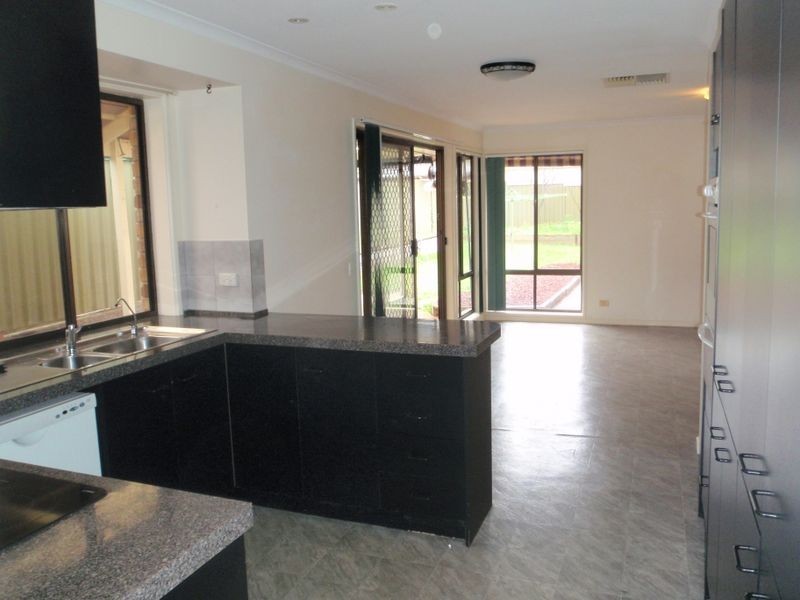 8 Holyoake Court, Hillbank SA 5112