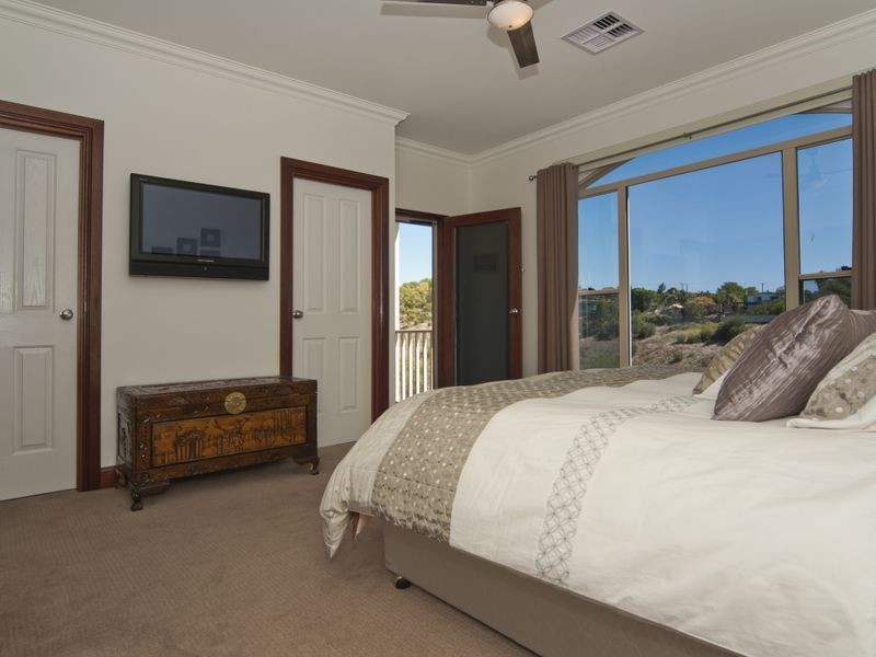 50 Kara Crescent, Gulfview Heights SA 5096