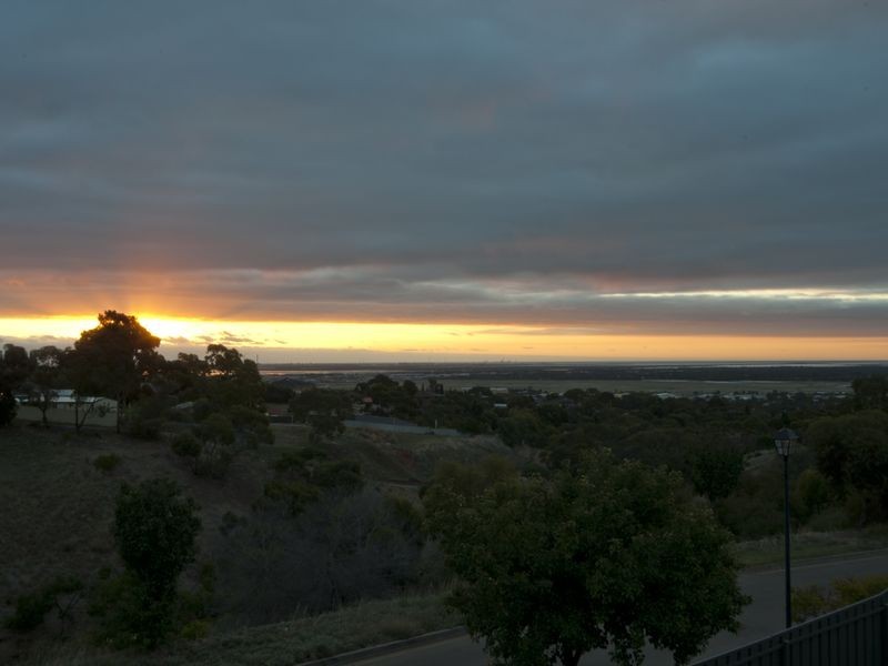 50 Kara Crescent, Gulfview Heights SA 5096