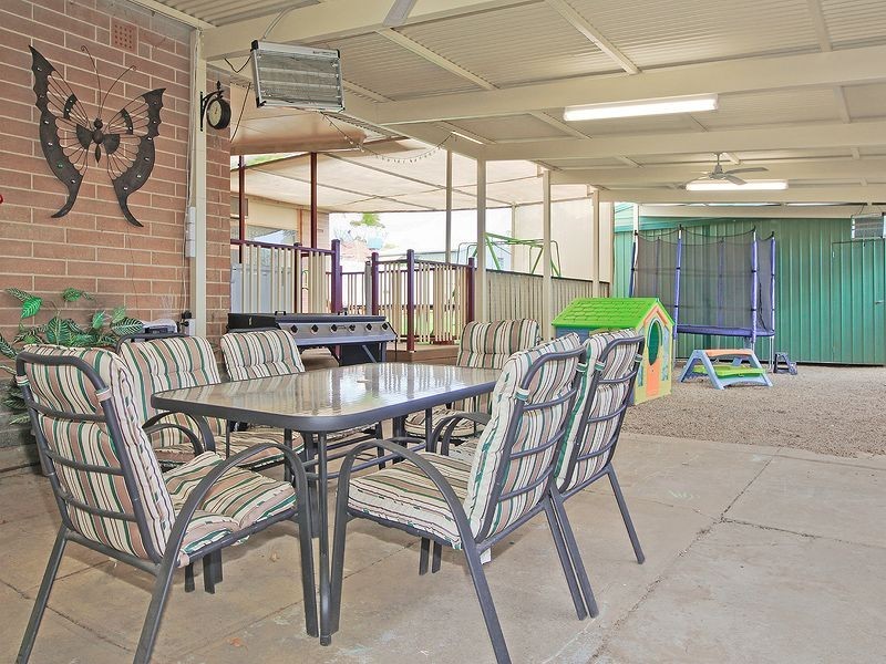 11 Weir Road, Para Hills SA 5096