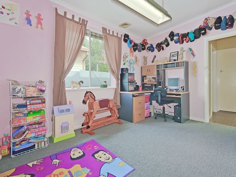 11 Weir Road, Para Hills SA 5096