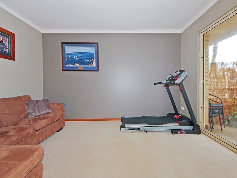 27 Edinburgh Road, Modbury SA 5092