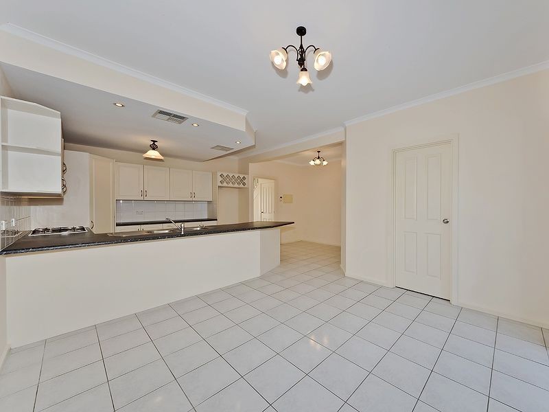 4b Trinity Circuit, Mawson Lakes SA 5095