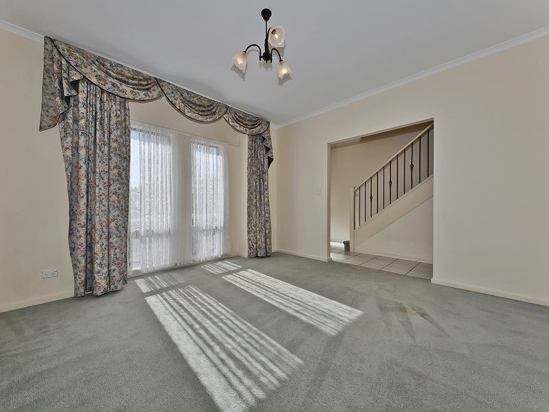 4b Trinity Circuit, Mawson Lakes SA 5095