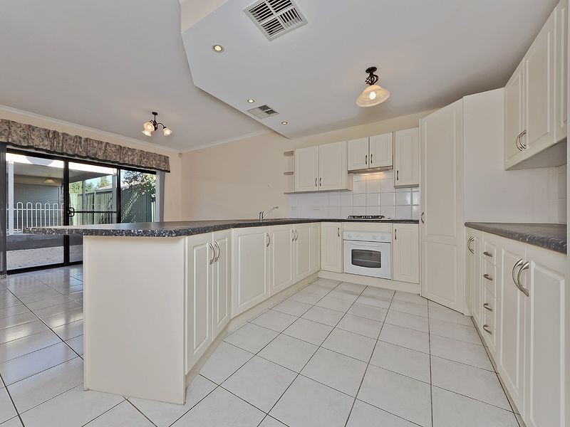 4b Trinity Circuit, Mawson Lakes SA 5095