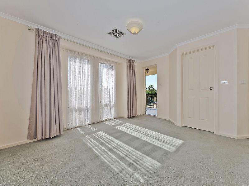 4b Trinity Circuit, Mawson Lakes SA 5095