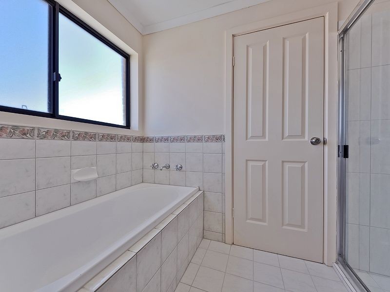 4b Trinity Circuit, Mawson Lakes SA 5095