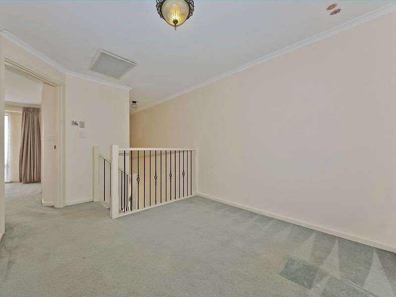 4b Trinity Circuit, Mawson Lakes SA 5095