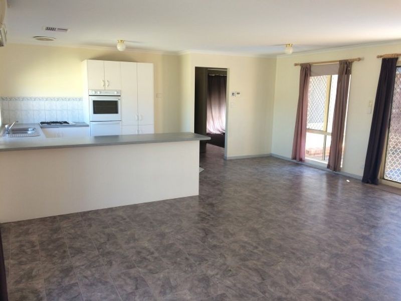 11 Claxton Way, Burton SA 5110